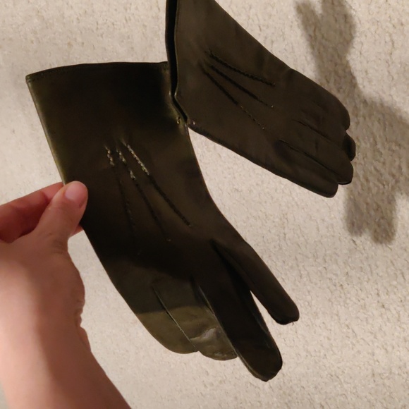 Bruno Di Costanzo handcrafted Olive Leather XL gloves with silk lining - Picture 11 of 14